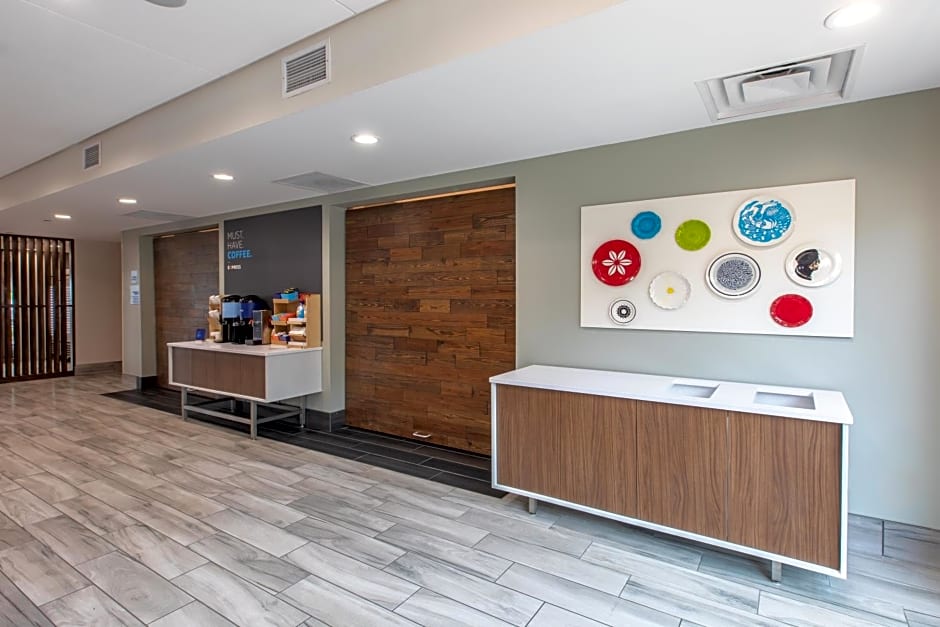 Holiday Inn Express & Suites Greenville S - Piedmont By IHG
