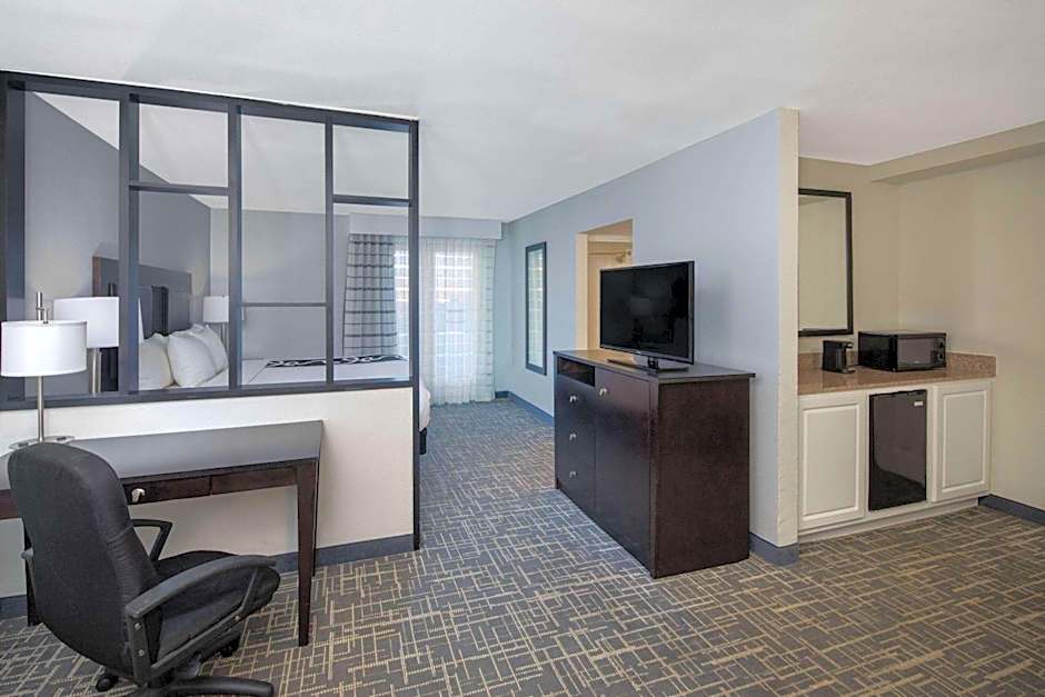 La Quinta Inn & Suites by Wyndham Atlanta Airport