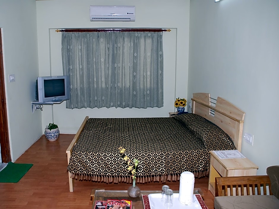 Hotel Sugandh Retreat