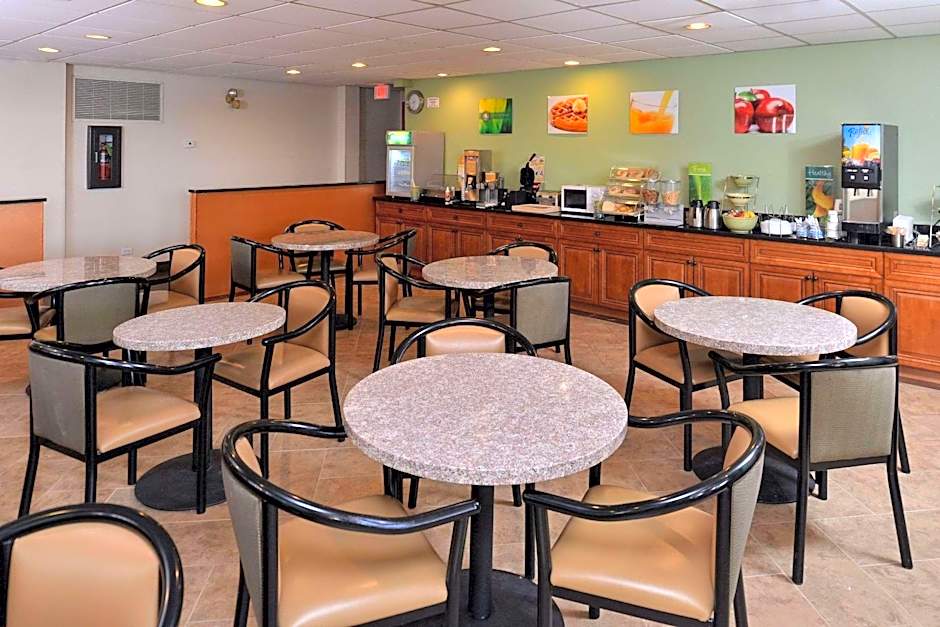Quality Inn & Suites Matteson near I-57