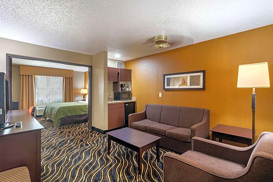 Quality Suites Addison-Dallas