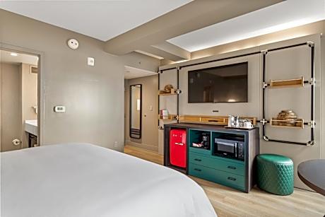 Standard King Room with City View