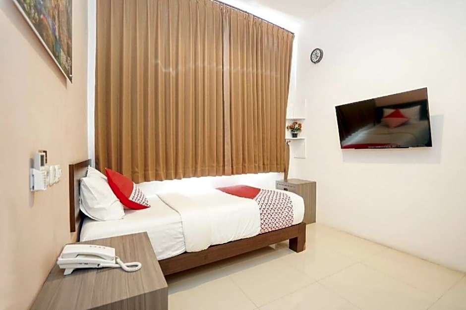 OYO 240 Audah Sevana Syariah Hotel