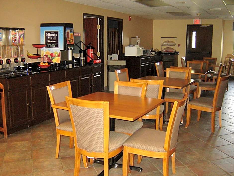Days Inn by Wyndham Phenix City Near Fort Benning