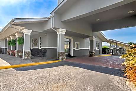 Quality Inn & Suites Greenville - Haywood Mall