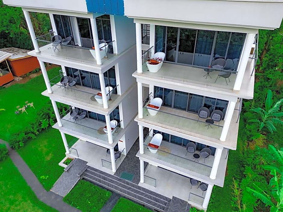 Shose Farmhouse Chalets & Campsite