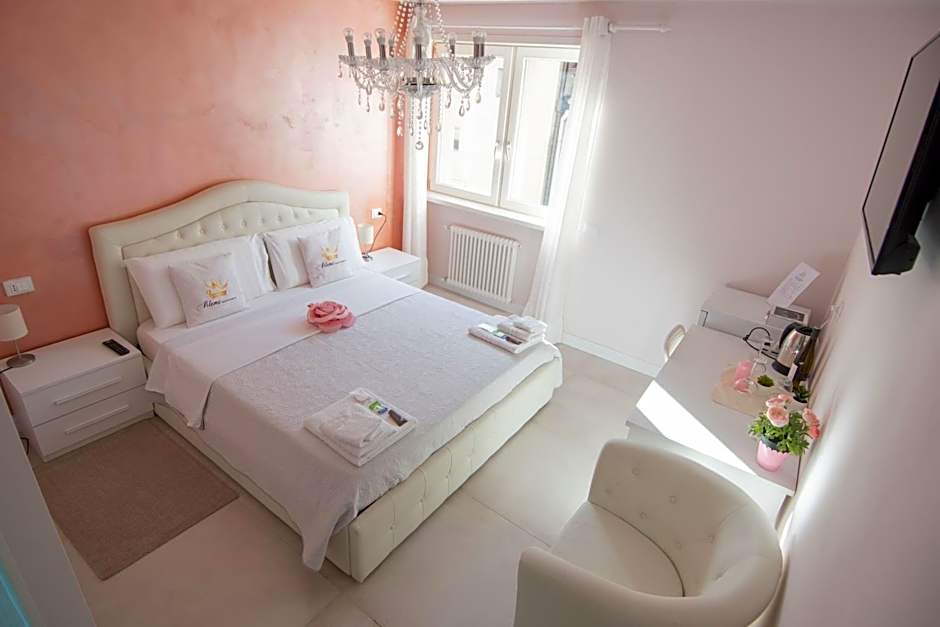 Klemi, rooms in old town Dolomia best home Check in automatico