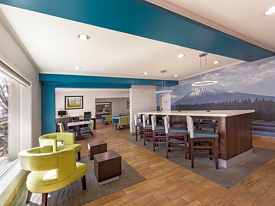 La Quinta Inn & Suites by Wyndham Central Point - Medford