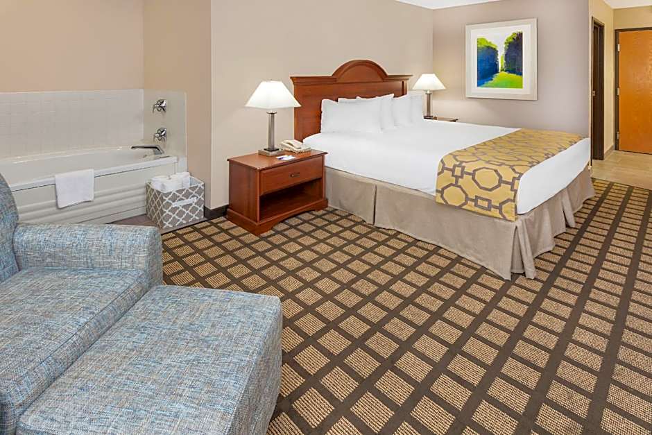 Baymont by Wyndham Galesburg