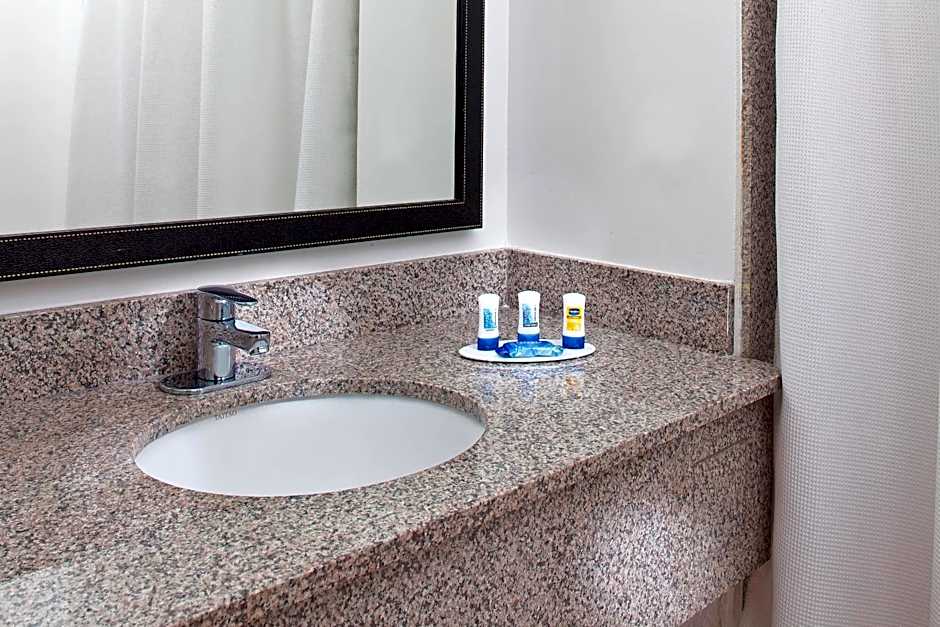 Fairfield Inn & Suites by Marriott Houston Hobby Airport