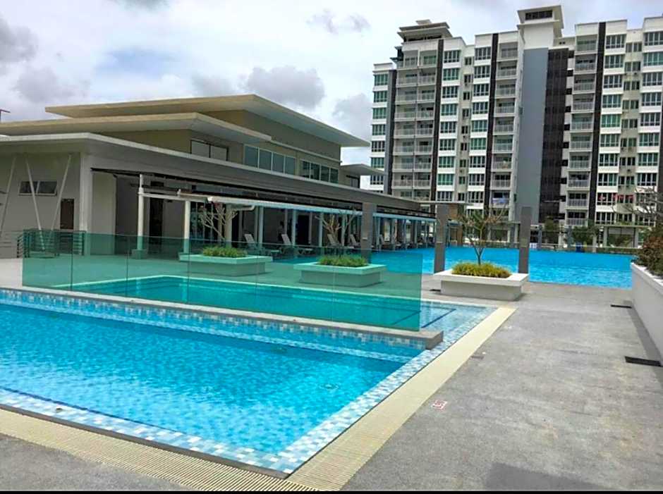 Sandakan Ijm pool view condo