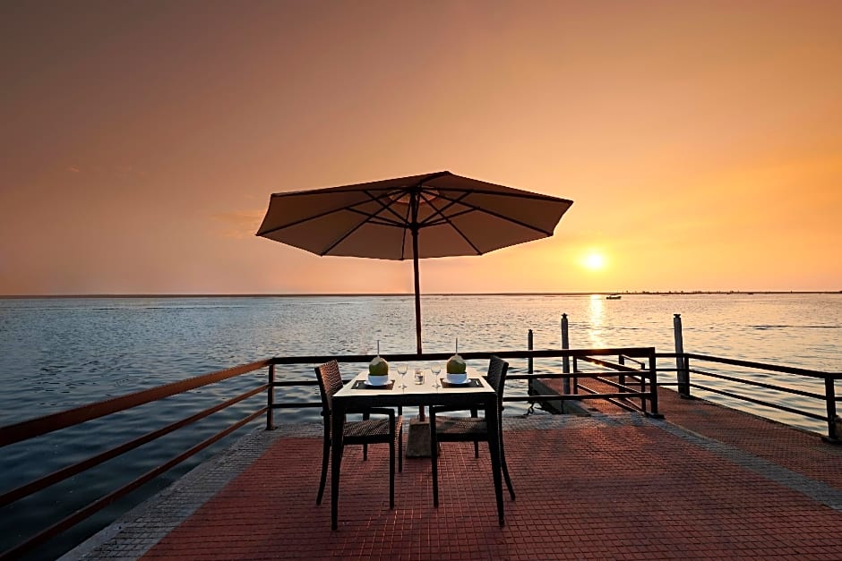 Estuary Sarovar Premiere Poovar Island