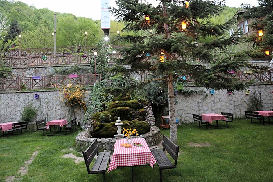 ABANT DORT MEVSİM KONAĞI HOSTEL