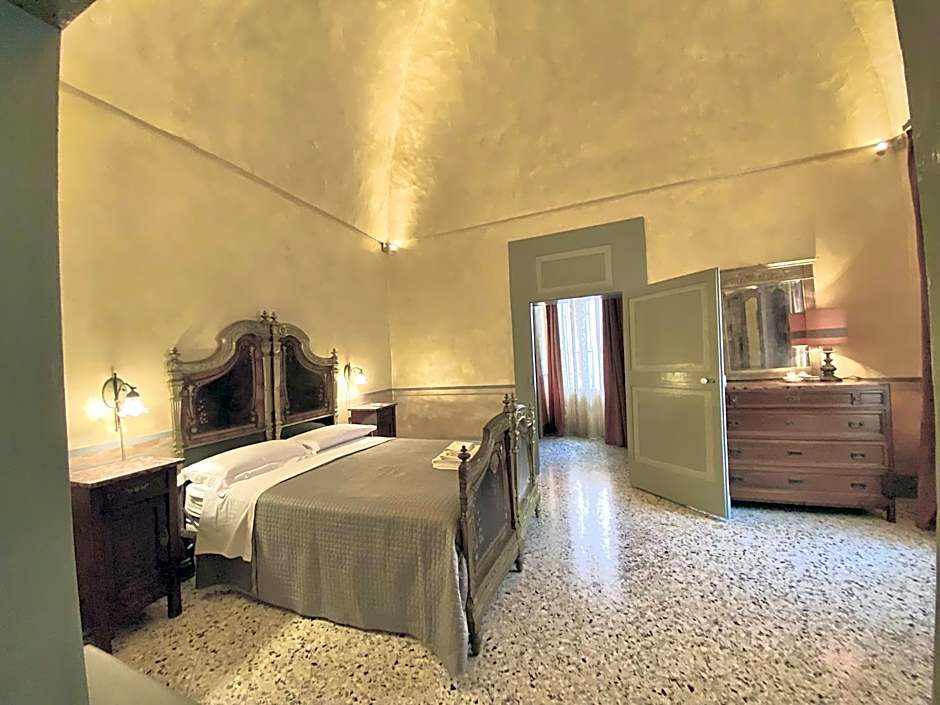 Palazzo de Carlo e il parco dei 7 pozzi