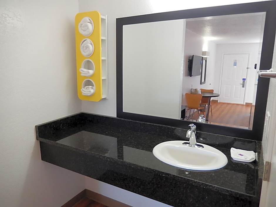 Motel 6-Moultrie, GA