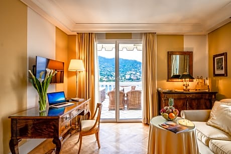 suite deluxe with jacuzzi on the sea view terrace