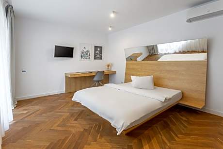 Deluxe One Bedroom Apartment
