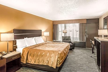 1 King Bed, Nonsmoking