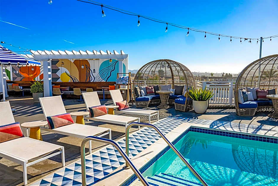 Inn at the Pier Pismo Beach, Curio Collection by Hilton