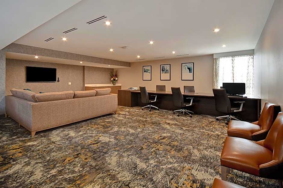 DoubleTree by Hilton St. Louis-Airport