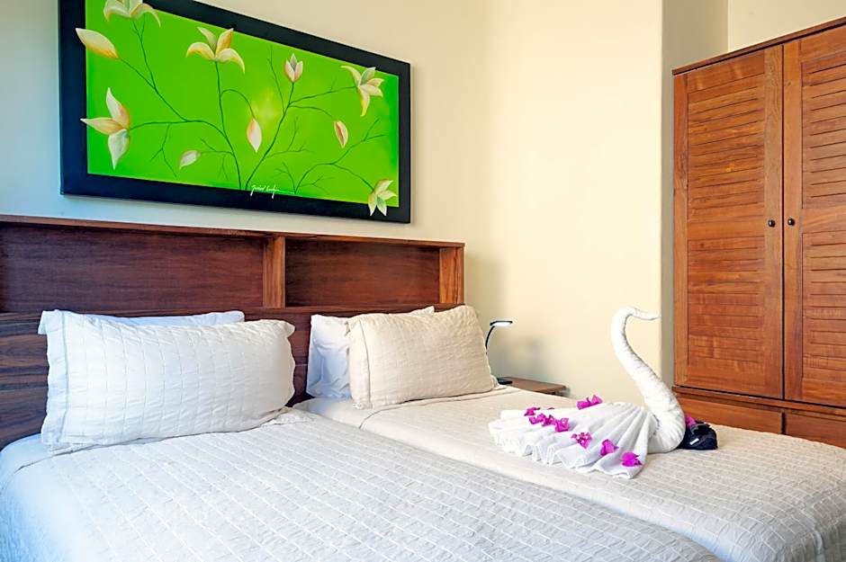 Casa Sonoma - Charming Condos Minutes from Beach & Reef