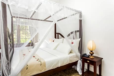 Bungalow Room