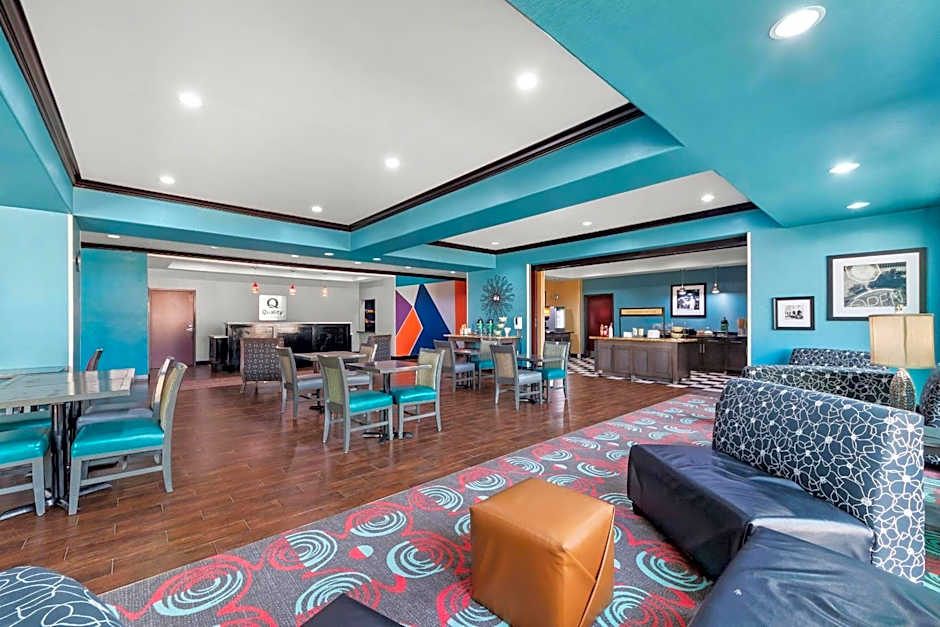 Quality Inn & Suites Pearsall