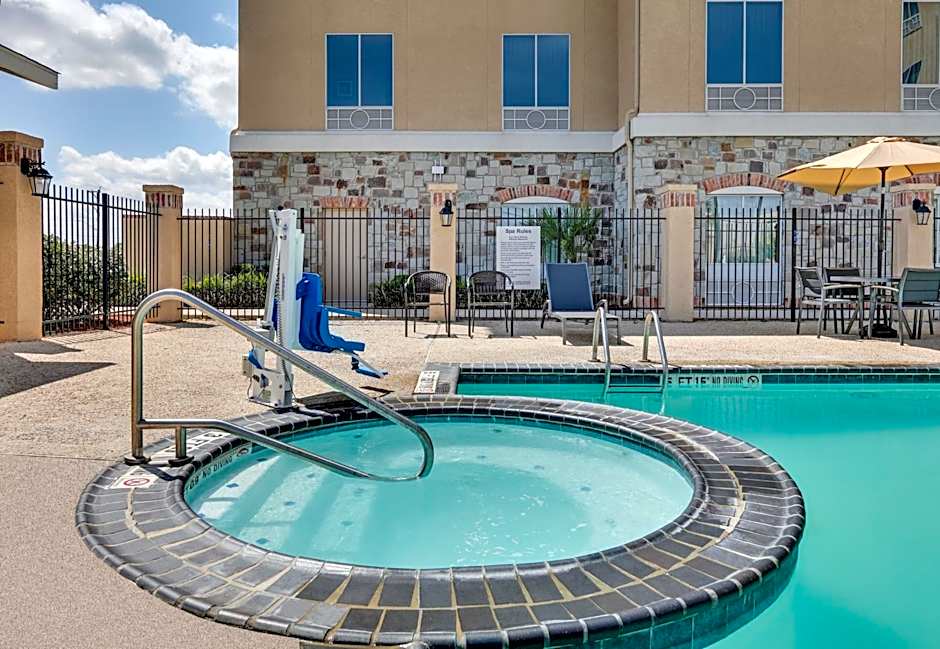 Holiday Inn Express & Suites San Antonio - Brooks City Base By IHG