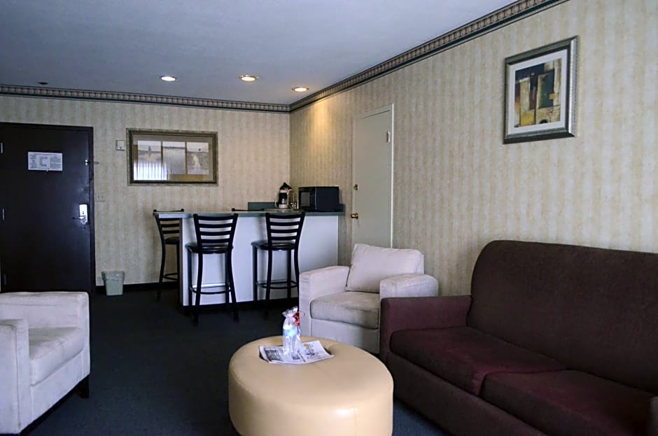Rodeway Inn & Suites East Windsor