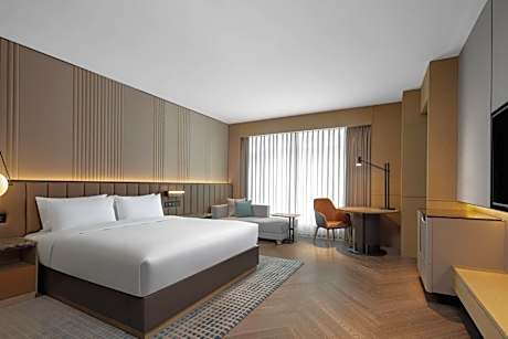 Elite Deluxe Double Room, Club Lounge Access, Larger Guest Room, 1 King and 1 Double