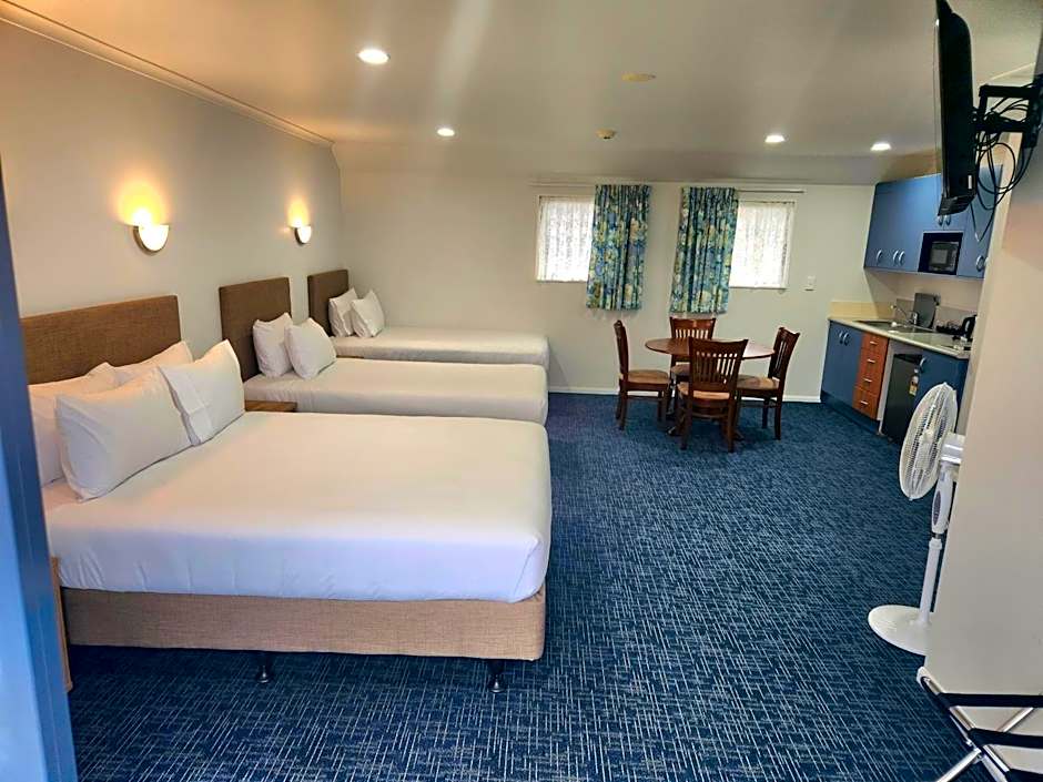 Botany Palms Motel