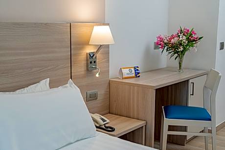 Double or Twin Room with Sea View