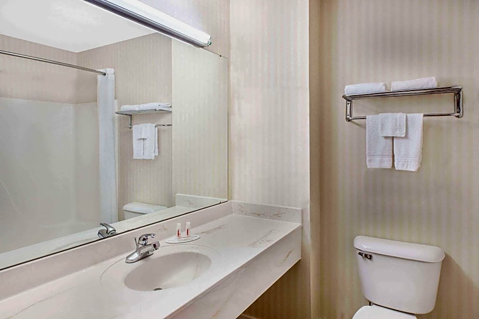 Super 8 by Wyndham Lowell/Bentonville/Rogers Area