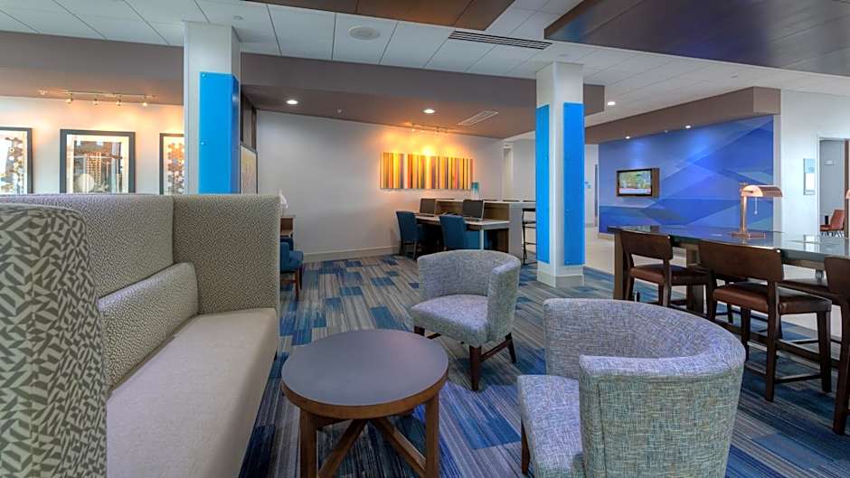 Holiday Inn Express & Suites Tulsa Midtown By IHG