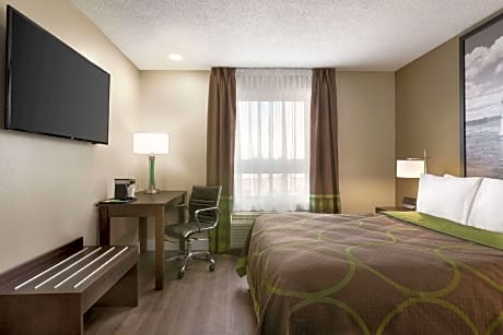 1 King Bed Suite Non-Smoking