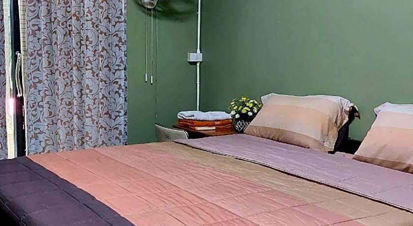 Chommuang Guest House At Ayutthaya.