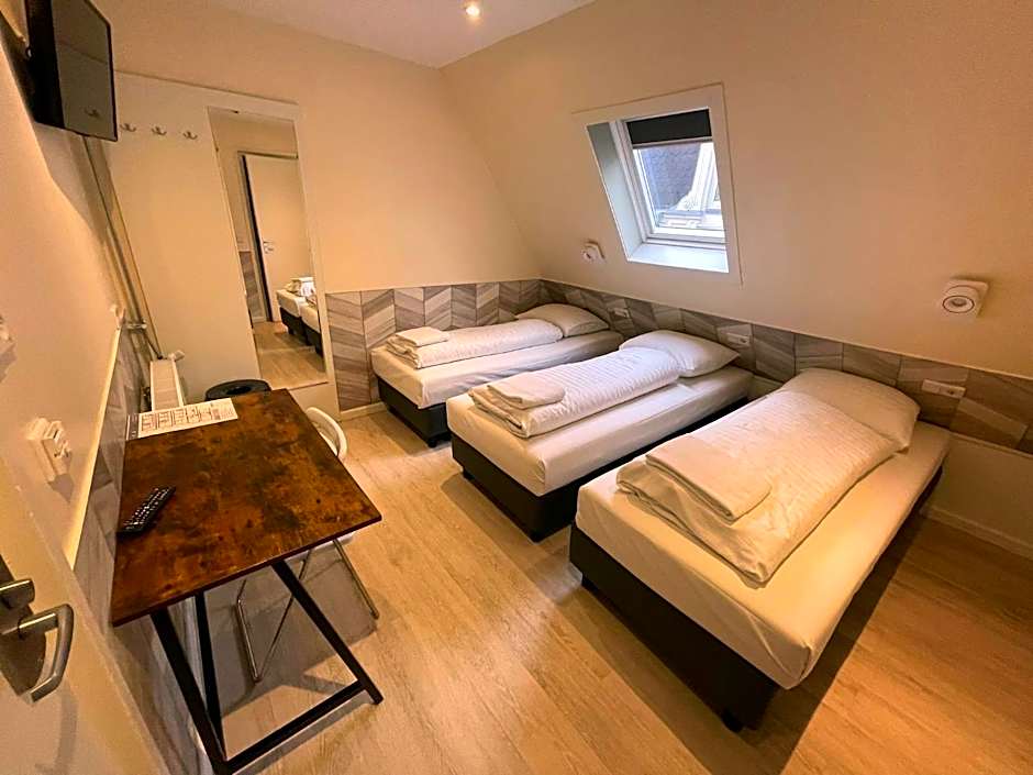 Budget Hotel Damrak Inn