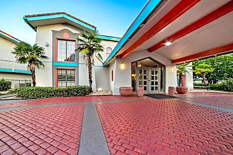 Howard Johnson by Wyndham Columbus Fort Benning