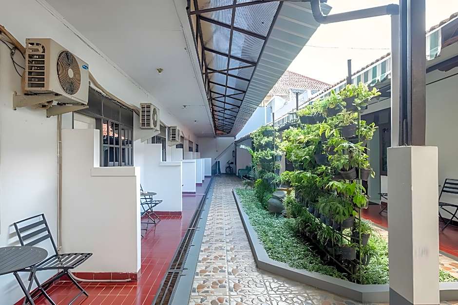 RedDoorz @ Hotel Pondok Kurnia near Buah Batu Bandung