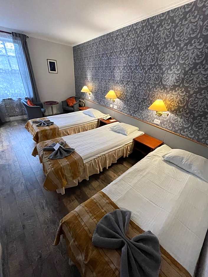 NB hotel with free parking