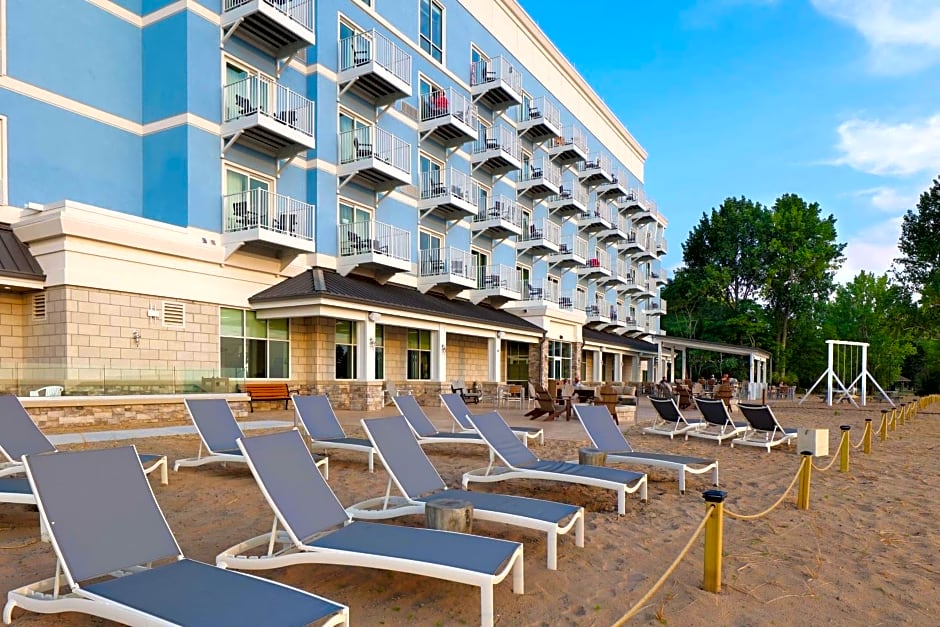 Hampton Inn & Suites Manistee Waterfront