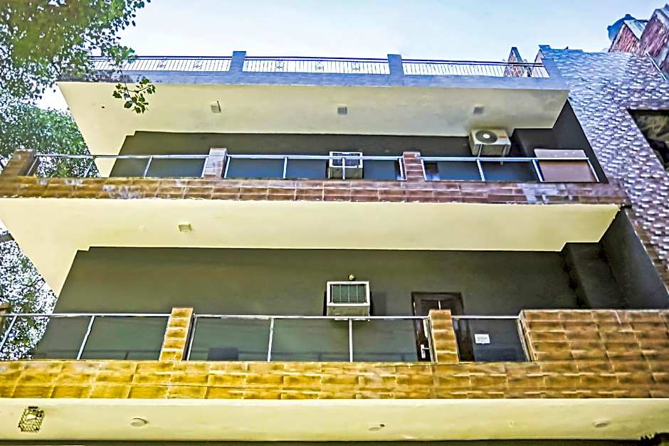 OYO Flagship 80575 Kashish Residency Near Model Town Metro Station – Delhi, NY