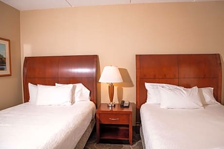 2 Queen Beds