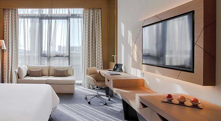 Pearl Rotana Capital Centre