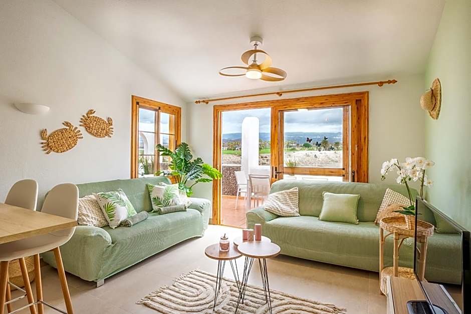 Beautiful 4 bedroom house with phenomenal golf and mountain views