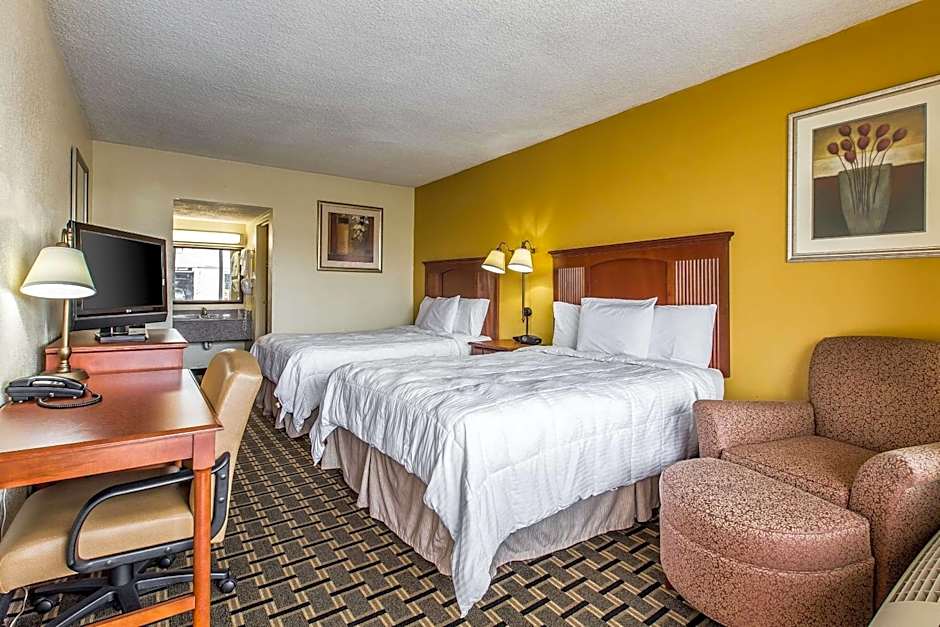 Econo Lodge Byron near Historic District - Warner Robins