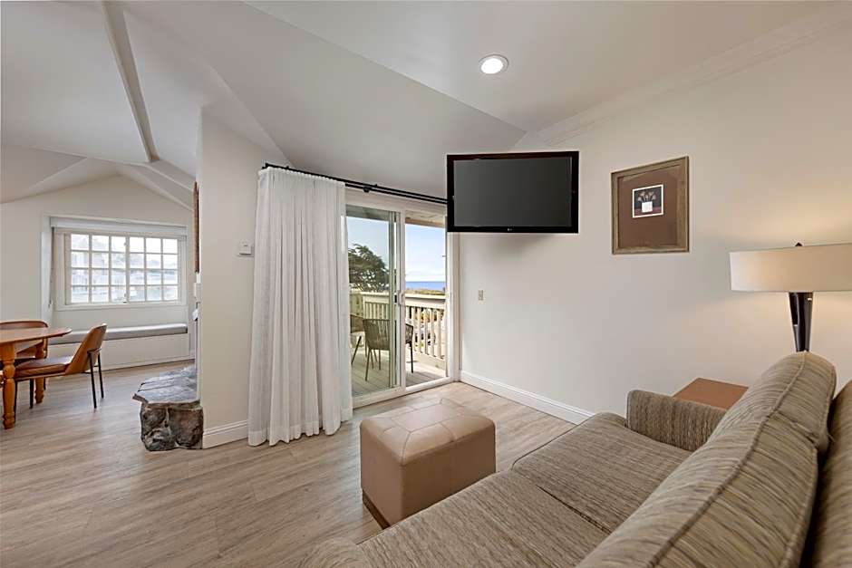 Pelican Inn & Suites