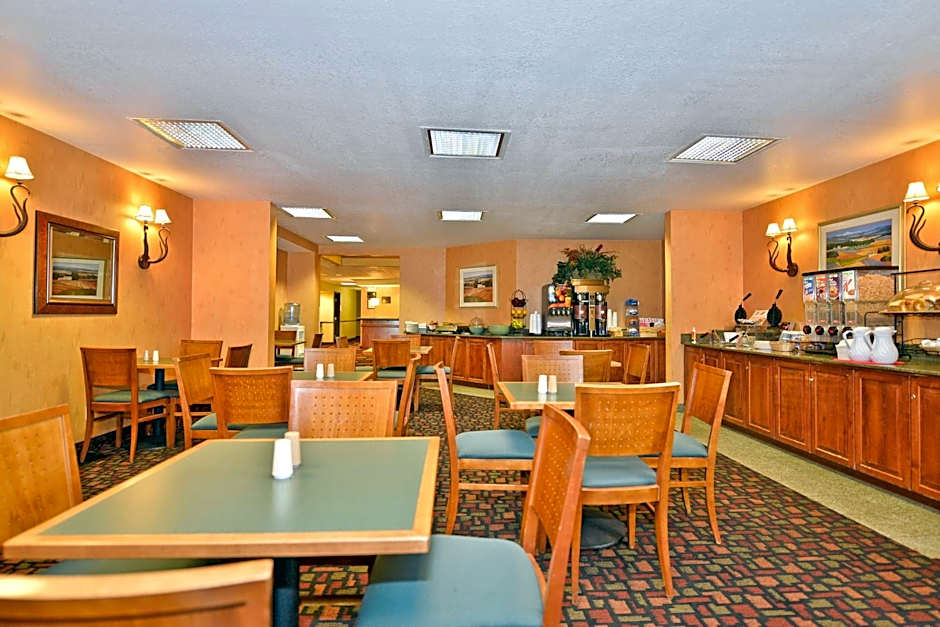 Ramada by Wyndham Kent Seattle Area