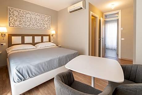 King Room with Spa Bath