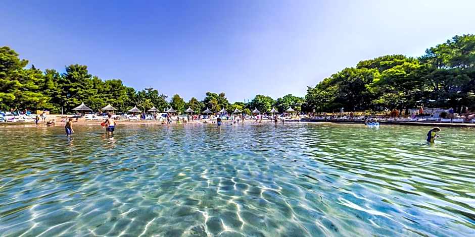 Pine Beach Pakostane - All Inclusive light